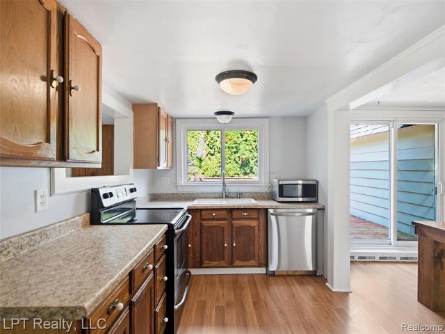 29915 Milford Road, New Hudson, MI 48165