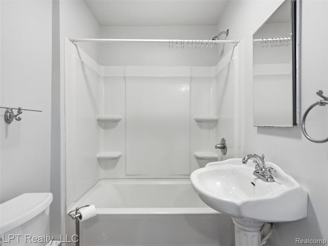 29915 Milford Road, New Hudson, MI 48165