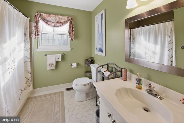 804 PLUMTRY DR, West Chester, PA 19382