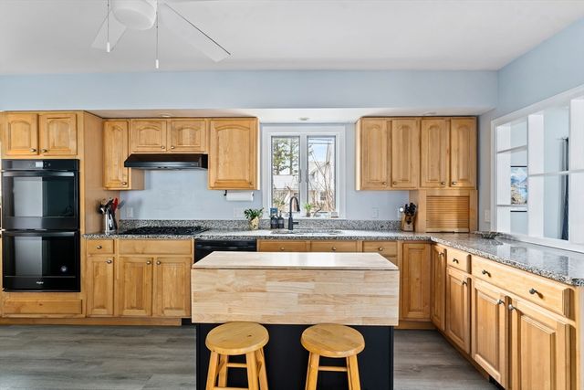 52 Williston Ave, Easthampton, MA 01027