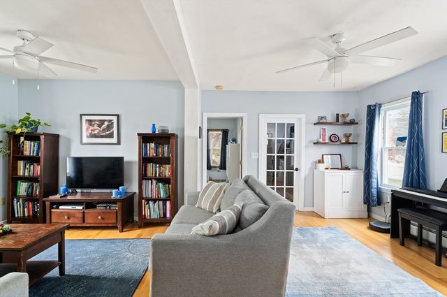 52 Williston Ave, Easthampton, MA 01027