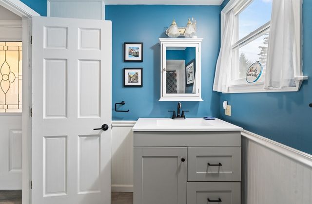 52 Williston Ave, Easthampton, MA 01027