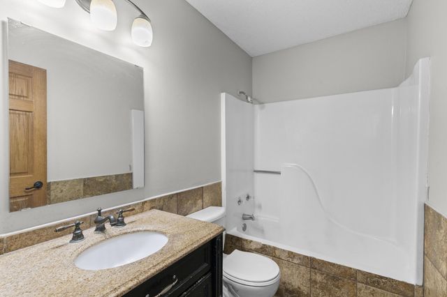 3845 Hale Avenue N, Oakdale, MN 55128