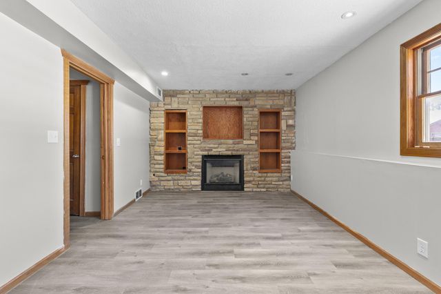 3845 Hale Avenue N, Oakdale, MN 55128