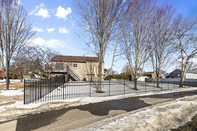 3845 Hale Avenue N, Oakdale, MN 55128