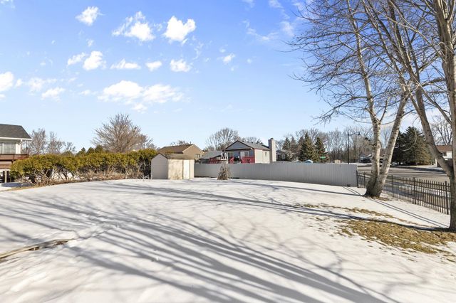 3845 Hale Avenue N, Oakdale, MN 55128