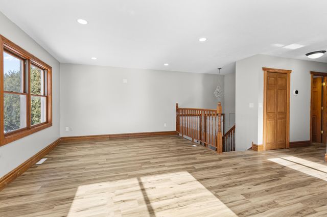 3845 Hale Avenue N, Oakdale, MN 55128