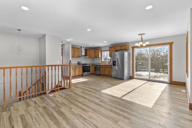 3845 Hale Avenue N, Oakdale, MN 55128