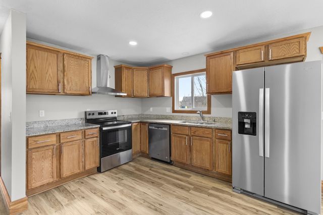 3845 Hale Avenue N, Oakdale, MN 55128