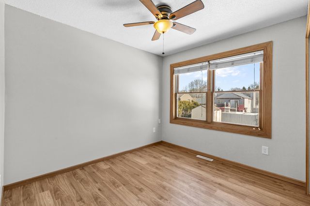 3845 Hale Avenue N, Oakdale, MN 55128