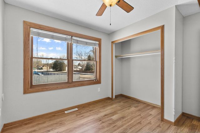 3845 Hale Avenue N, Oakdale, MN 55128