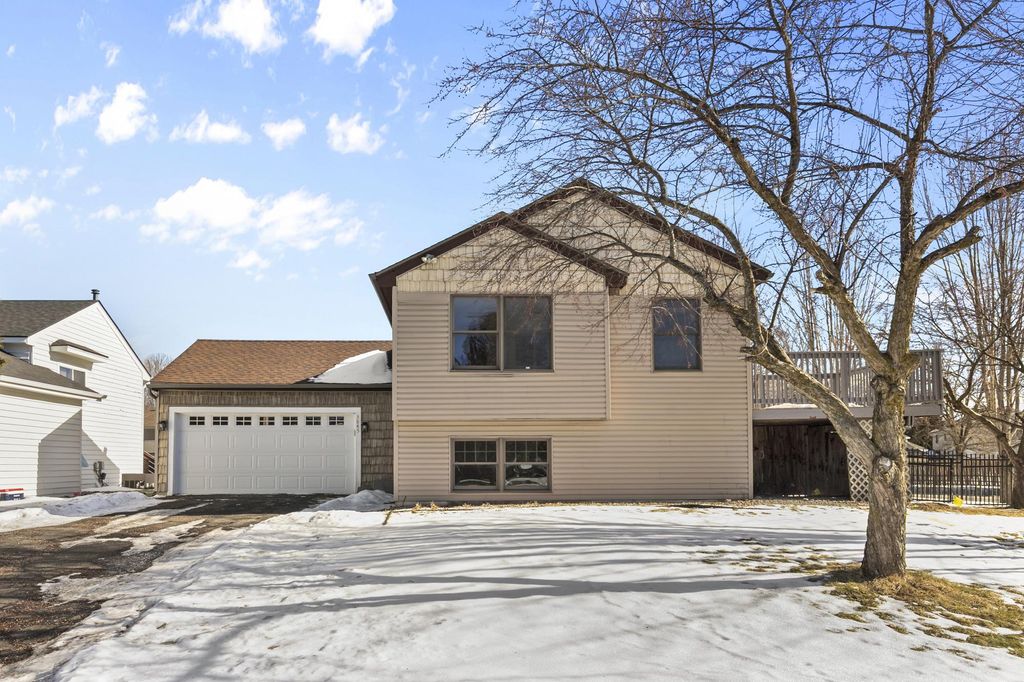 3845 Hale Avenue N, Oakdale, MN 55128