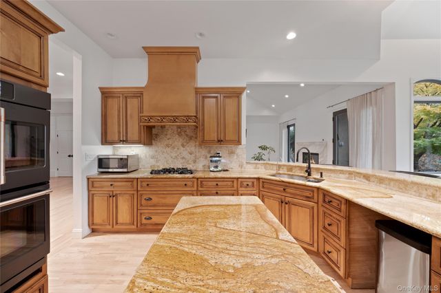 16 S De Baun Avenue, Airmont, NY 10901