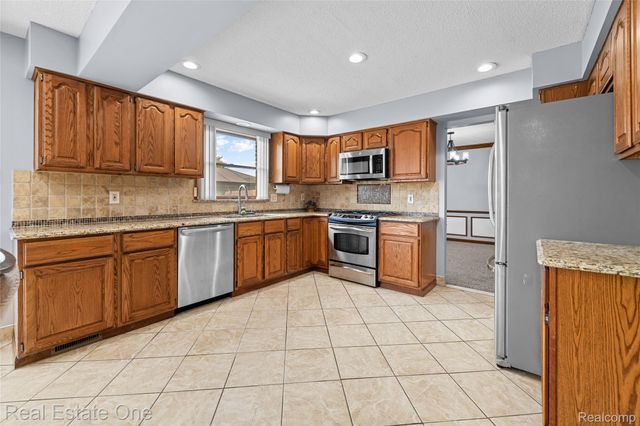 17300 Timothy Drive, Southgate, MI 48195
