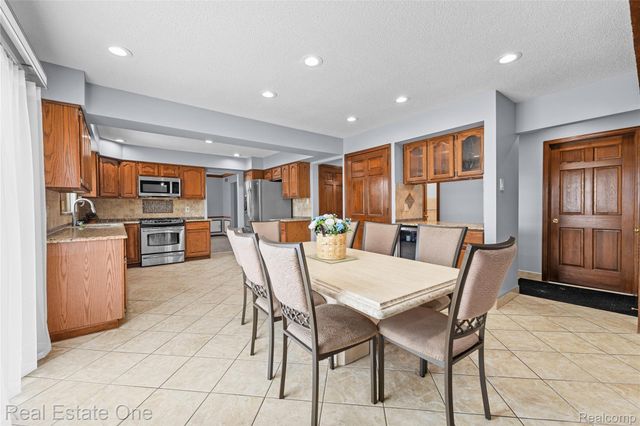 17300 Timothy Drive, Southgate, MI 48195
