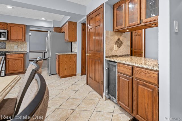17300 Timothy Drive, Southgate, MI 48195