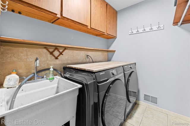 17300 Timothy Drive, Southgate, MI 48195