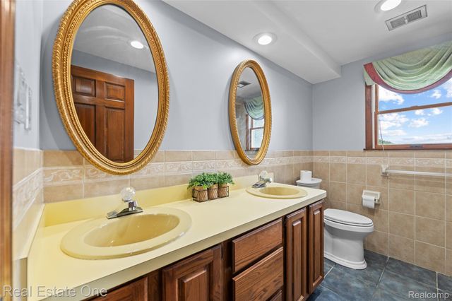 17300 Timothy Drive, Southgate, MI 48195