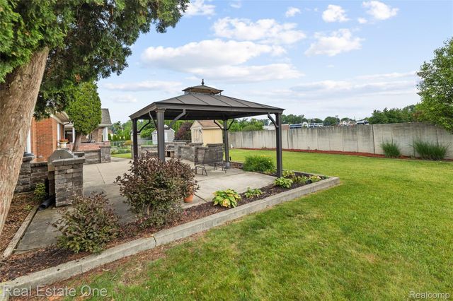 17300 Timothy Drive, Southgate, MI 48195