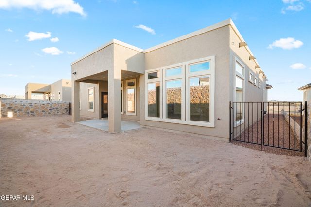 532 Paseo De La Reina Street, El Paso, TX 79928