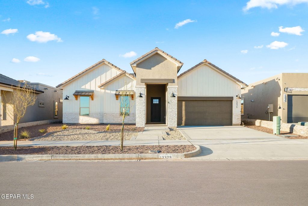 532 Paseo De La Reina Street, El Paso, TX 79928