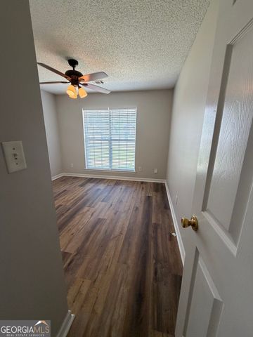 3020 Meadow Glen Pass, Fairburn, GA 30213