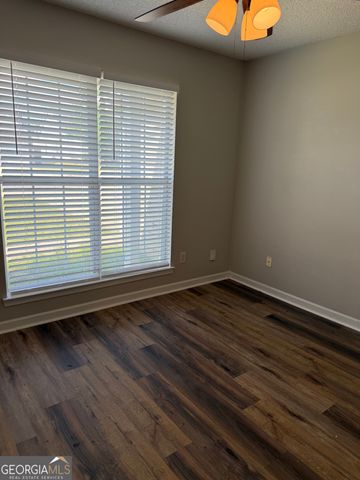 3020 Meadow Glen Pass, Fairburn, GA 30213