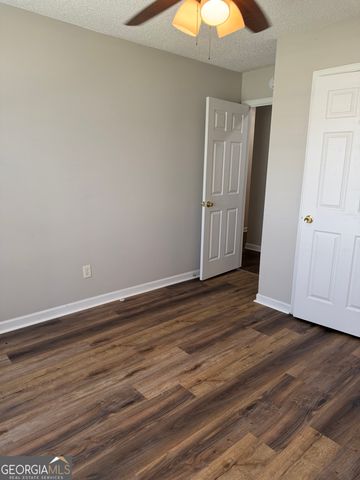 3020 Meadow Glen Pass, Fairburn, GA 30213