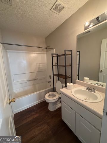 3020 Meadow Glen Pass, Fairburn, GA 30213