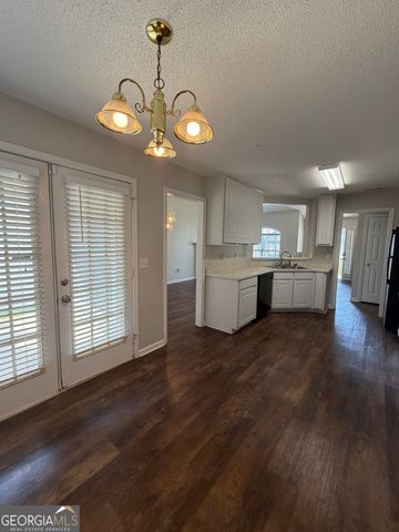 3020 Meadow Glen Pass, Fairburn, GA 30213