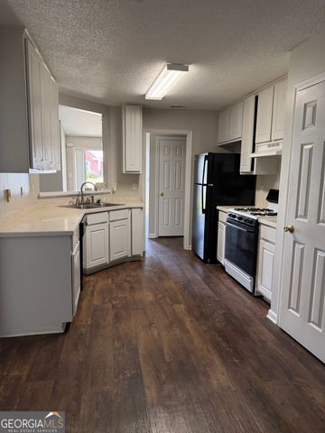 3020 Meadow Glen Pass, Fairburn, GA 30213