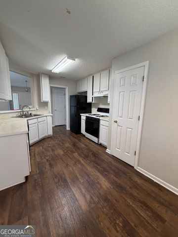 3020 Meadow Glen Pass, Fairburn, GA 30213