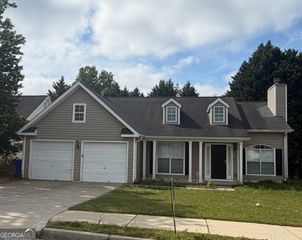 3020 Meadow Glen Pass, Fairburn, GA 30213