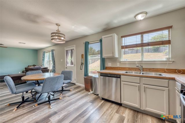 136 Dandelion Loop, Kyle, TX 78640