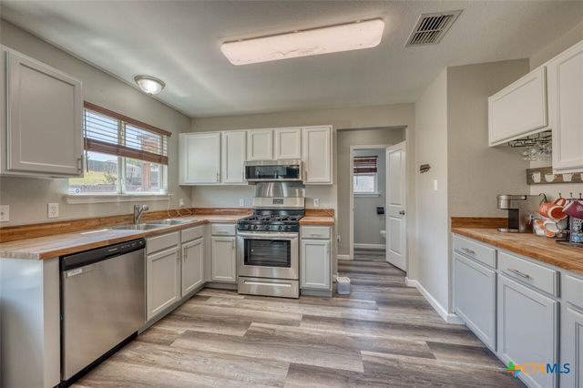 136 Dandelion Loop, Kyle, TX 78640