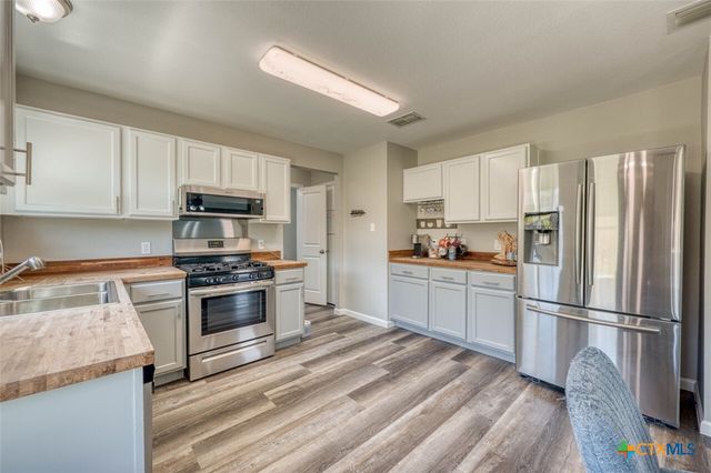136 Dandelion Loop, Kyle, TX 78640