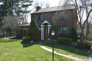 110 Thames Pl, Upper St Clair, PA 15241