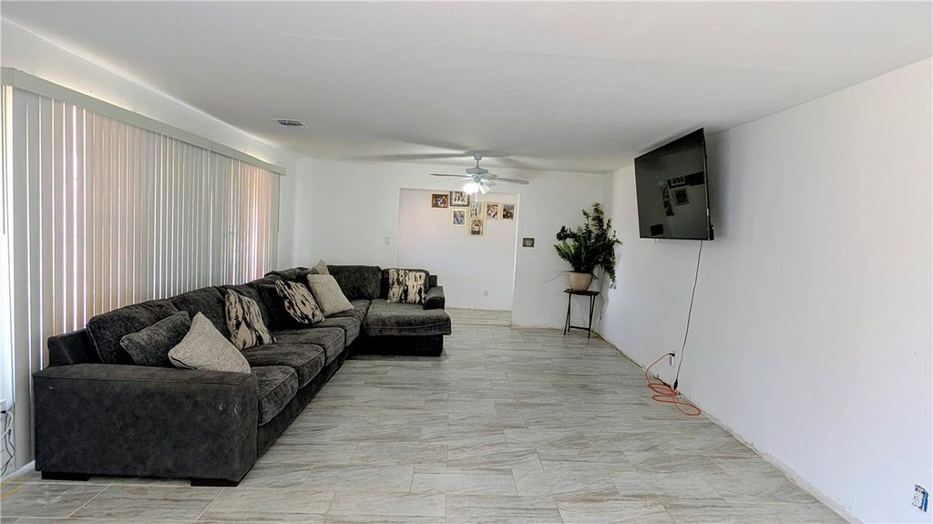333 Princess Dr, Corpus Christi, TX 78410 — photo 2
