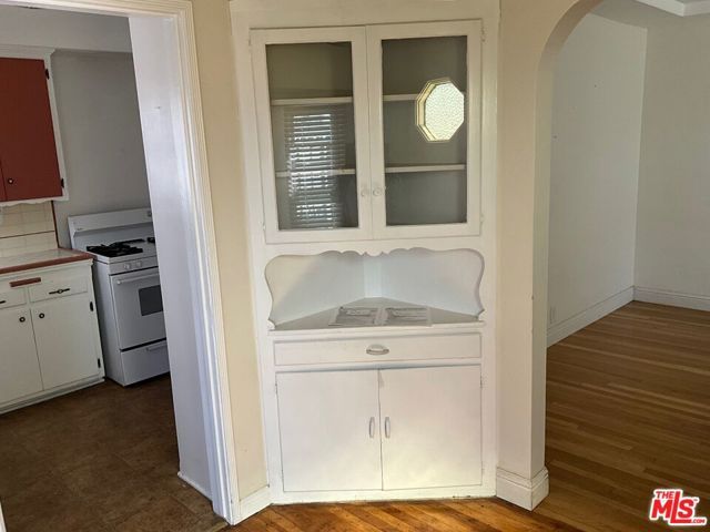 3766 Cimarron Street, Los Angeles, CA 90018