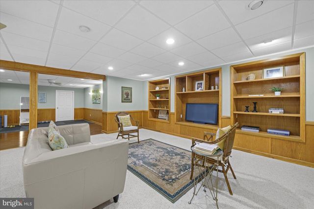 111 CHESWICK DR, North Wales, PA 19454