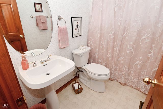 7534 Chestnut Hills Drive, Indianapolis, IN 46278