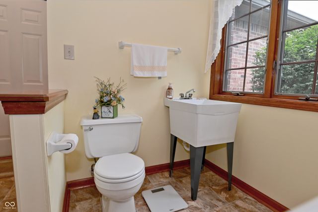 7534 Chestnut Hills Drive, Indianapolis, IN 46278