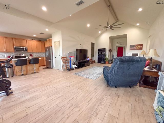 1427 AMHERST STREET, Burkburnett, TX 76354