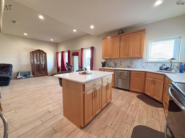 1427 AMHERST STREET, Burkburnett, TX 76354