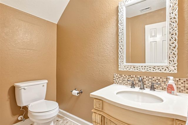 3810 Inverness Way, Montgomery, TX 77356