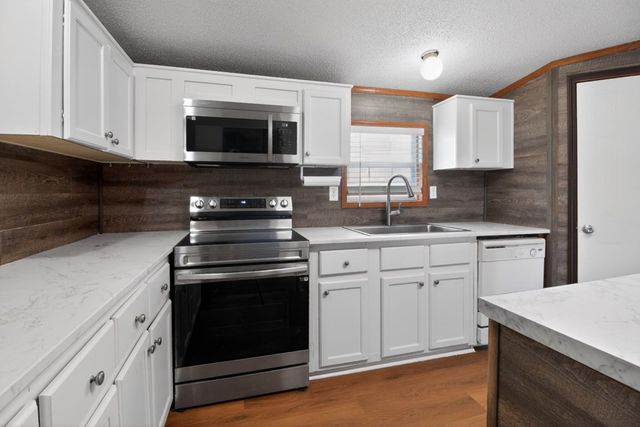 415 Bradford Drive, Headland, AL 36345