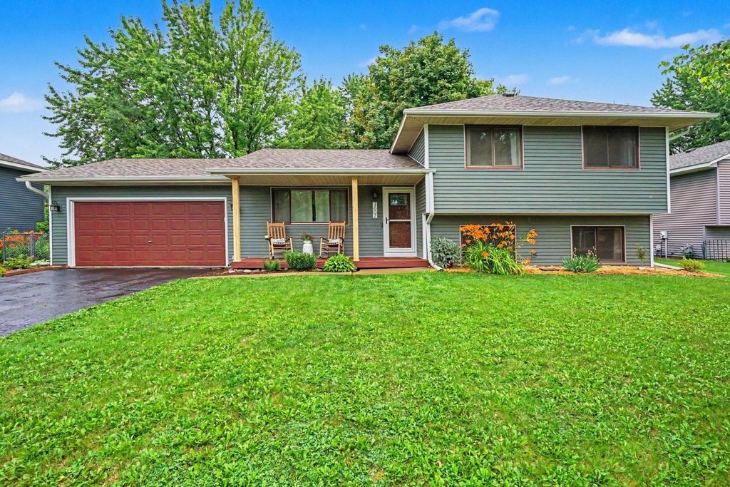 3607 152nd Street W, Rosemount, MN 55068