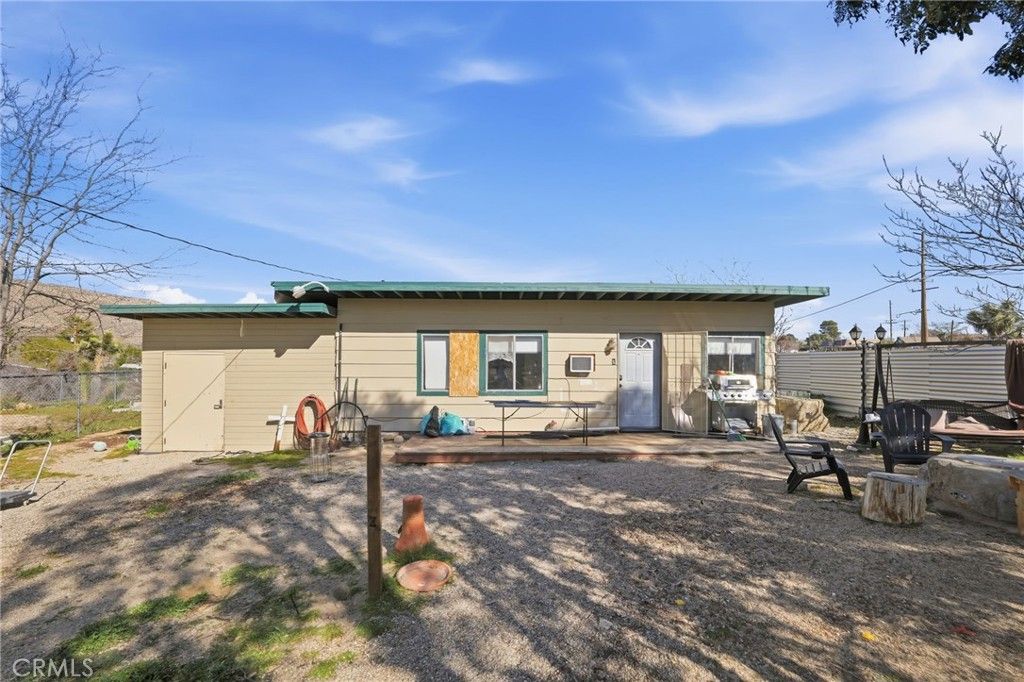 Image 2 of property listing at 7559 Chemehuevi Way, Yucca Valley, CA 92284