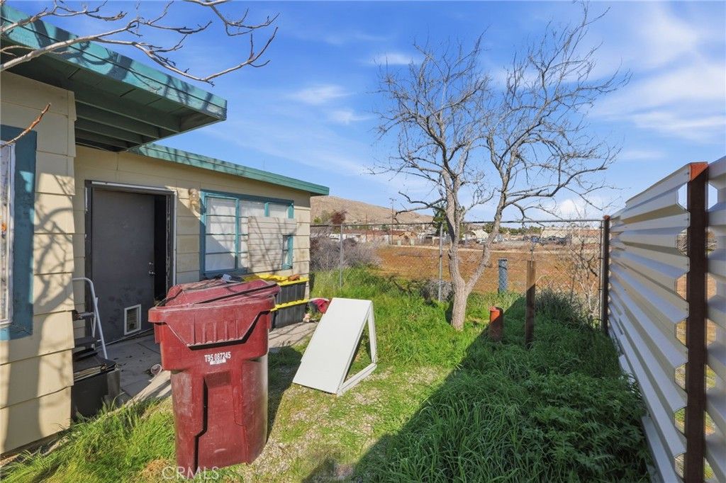 Image 21 of property listing at 7559 Chemehuevi Way, Yucca Valley, CA 92284