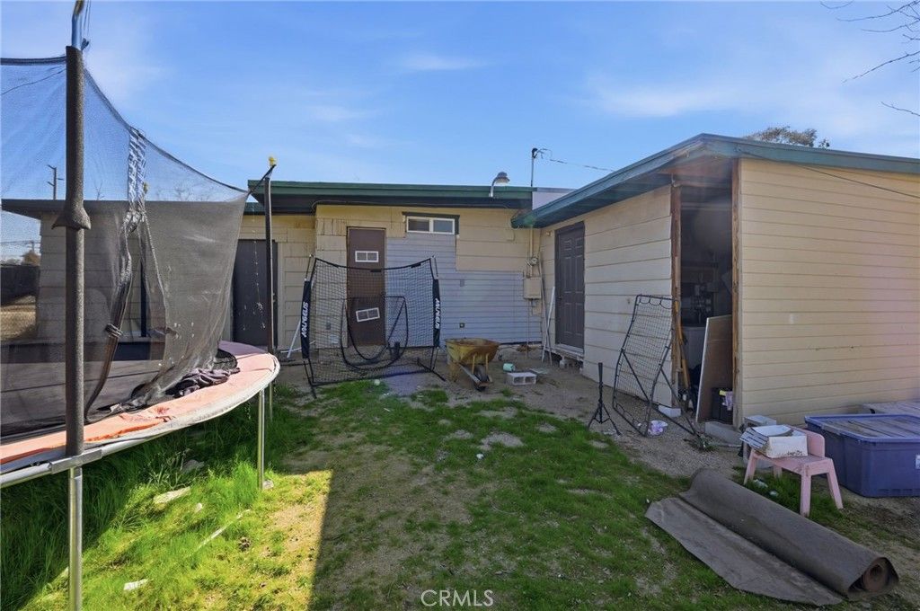 Image 23 of property listing at 7559 Chemehuevi Way, Yucca Valley, CA 92284